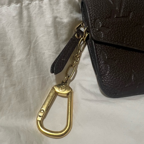 $500 🅿️🅿️ LOUIS VUITTON
Empreinte Key Pouch - Picture 4 of 8
